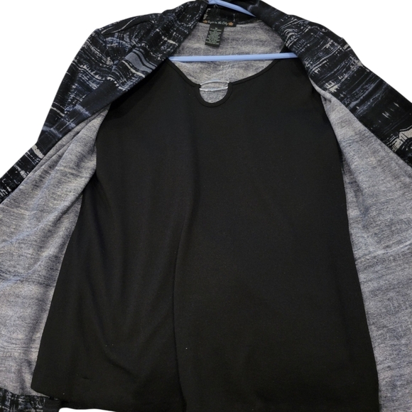 Suzie In The City Long Sleeve Jacket With Attached T Shirt Med Light & AIry - Picture 6 of 8